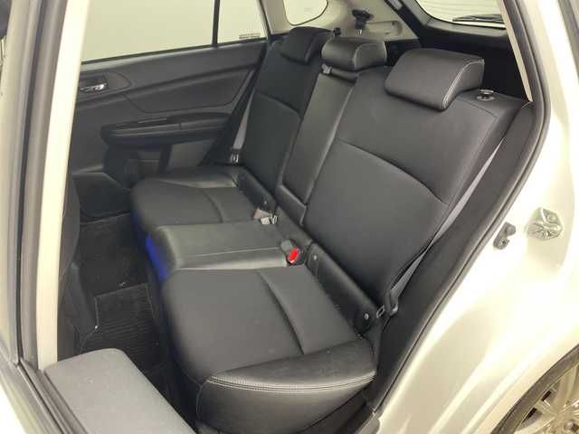 スバル インプレッサ スポーツ 2．0i－S 兵庫県 2013(平25)年 2.9万km サテンホワイトパール ・社外ナビ＆TV＆BT＆DVD/・運転席パワーシート/・クルーズコントロール/・パドルシフト/・革巻きステアリング/・ステアリングスイッチ/・ハーフレザーシート/・リモコンキー/・スペアキー/・アイドリングストップ/・HIDヘッドライト/・オートライト/・オートワイパー/・スポーツモード/・ウィンカーミラー