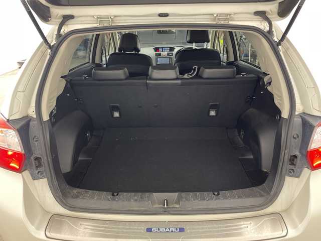 スバル インプレッサ スポーツ 2．0i－S 兵庫県 2013(平25)年 2.9万km サテンホワイトパール ・社外ナビ＆TV＆BT＆DVD/・運転席パワーシート/・クルーズコントロール/・パドルシフト/・革巻きステアリング/・ステアリングスイッチ/・ハーフレザーシート/・リモコンキー/・スペアキー/・アイドリングストップ/・HIDヘッドライト/・オートライト/・オートワイパー/・スポーツモード/・ウィンカーミラー