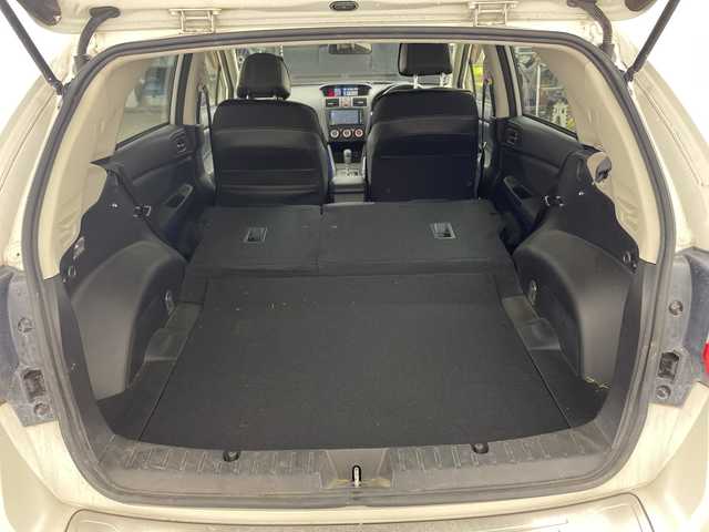 スバル インプレッサ スポーツ 2．0i－S 兵庫県 2013(平25)年 2.9万km サテンホワイトパール ・社外ナビ＆TV＆BT＆DVD/・運転席パワーシート/・クルーズコントロール/・パドルシフト/・革巻きステアリング/・ステアリングスイッチ/・ハーフレザーシート/・リモコンキー/・スペアキー/・アイドリングストップ/・HIDヘッドライト/・オートライト/・オートワイパー/・スポーツモード/・ウィンカーミラー