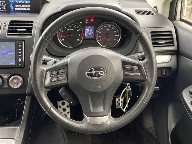 スバル インプレッサ スポーツ 2．0i－S 兵庫県 2013(平25)年 2.9万km サテンホワイトパール ・社外ナビ＆TV＆BT＆DVD/・運転席パワーシート/・クルーズコントロール/・パドルシフト/・革巻きステアリング/・ステアリングスイッチ/・ハーフレザーシート/・リモコンキー/・スペアキー/・アイドリングストップ/・HIDヘッドライト/・オートライト/・オートワイパー/・スポーツモード/・ウィンカーミラー