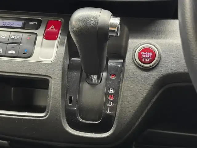 ホンダ Ｎ ＯＮＥ G Lパッケージ 三重県 2012(平24)年 9.6万km プレミアムディープモカパール ガソリン/FF/インパネCVT/イクリプス 7インチナビ AVN558HD/（AM/FM/CD/DVD/MUSIC JUKE/iPod/VTR/AUX）/ETC/安全/VSA/●ABS：アンチロックブレーキシステム/●TCS：トラクションコントロールシステム/●横すべり抑制/・ヒルスタートアシスト機能（坂道発進支援）/装備/・プロジェクタータイプディスチャージヘッドライト〈HID〉 /・オートライトシステム/・フルオートエアコン/・カーテンエアバッグシステム（前席/後席対応）/・電動格納ドアミラー（LEDウインカーランプ付）/・プッシュスタート/・14インチスチールホイール＋純正ホイールキャップ/・スマートキー