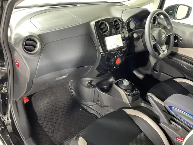 日産 ノート e－パワー X 神奈川県 2019(平31)年 7万km スーパーブラック 社外7型SDナビゲーション【AVN-P9W】/Bluetooth　フルセグ CD DVD SD/レーンキープアシスト/前方ドライブレコーダー/ステアリングリモコン/ETC/社外フロアマット/プッシュスタート/スマートキー/スペアキー/シートリフター/電格ミラー/ウィンカーミラー/フォグランプ/純正15インチアルミホイル