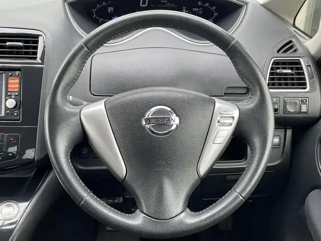 日産 セレナ ハイウェイスター 道南・函館 2013(平25)年 5.9万km スーパーブラック 純正ナビ/フルセグＴＶ/両側パワースライドドア/バックカメラ/ＥＴＣ/クルーズコントロール/アイドリングストップ/オートライト/スマートキー/ドライブレコーダー/ウォークスルー
