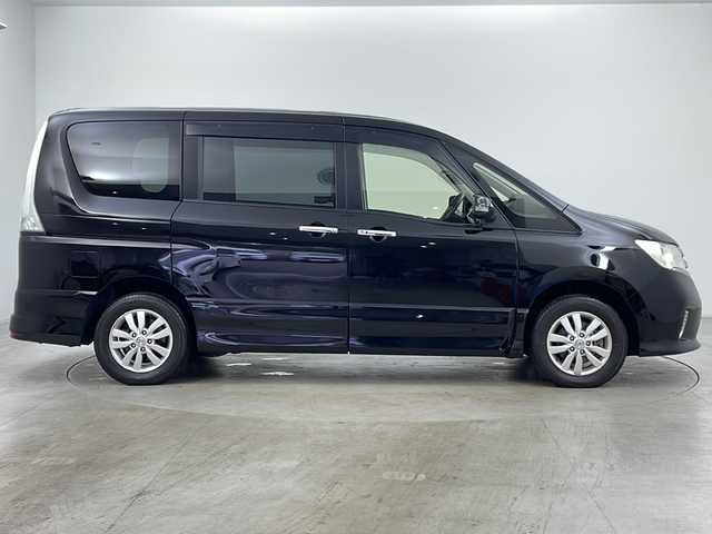 日産 セレナ ハイウェイスター 道央・札幌 2013(平25)年 5.9万km スーパーブラック ・純正ナビ（ＴＶ＆CD＆SD）/・両側パワースライドドア/・バックカメラ/・ＥＴＣ/・クルーズコントロール/・アイドリングストップ/・オートライト/・スマートキー/・ドライブレコーダー/・ウォークスルー/・社外前後ドライブレコーダー