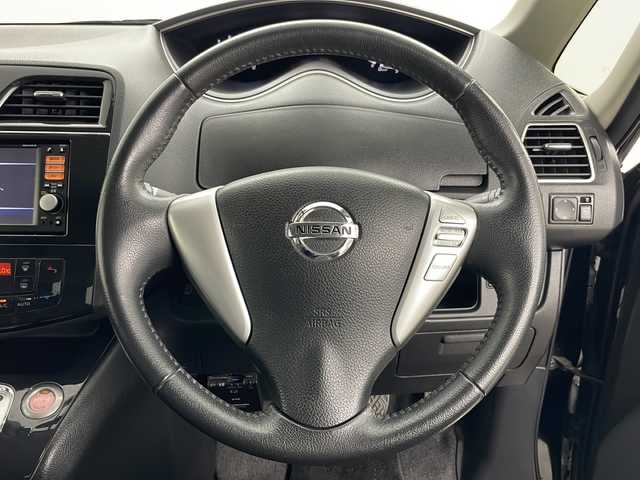 日産 セレナ ハイウェイスター 道央・札幌 2013(平25)年 5.9万km スーパーブラック ・純正ナビ（ＴＶ＆CD＆SD）/・両側パワースライドドア/・バックカメラ/・ＥＴＣ/・クルーズコントロール/・アイドリングストップ/・オートライト/・スマートキー/・ドライブレコーダー/・ウォークスルー/・社外前後ドライブレコーダー