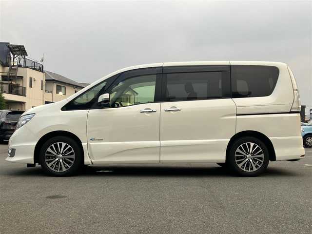 日産 セレナ ハイウェイS S HV Aセーフ 静岡県 2014(平26)年 6.8万km ブリリアントホワイトパール エンジンスタートボタン/パワースライドドア/パワーウィンドウ/取扱説明書/アイドリングストップ/スマートキー/スペアキー１本/Wオートエアコン/クルーズコントロール/フリップダウンモニター/純正ETC/純正SDナビ（CD/DVD/フルセグ）/全方位カメラ/三列シート/ウォークスルー/純正フロアマット/純正アルミホイール/左側パワースライドドア/右側スライドドア/ABS/横滑り防止装置/レーンキープアシスト/コーナーセンサー前後/オートライト/LEDヘッドライト/Wエアバック/衝突軽減システム