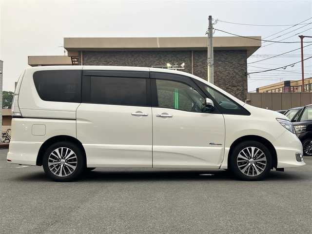 日産 セレナ ハイウェイS S HV Aセーフ 静岡県 2014(平26)年 6.8万km ブリリアントホワイトパール エンジンスタートボタン/パワースライドドア/パワーウィンドウ/取扱説明書/アイドリングストップ/スマートキー/スペアキー１本/Wオートエアコン/クルーズコントロール/フリップダウンモニター/純正ETC/純正SDナビ（CD/DVD/フルセグ）/全方位カメラ/三列シート/ウォークスルー/純正フロアマット/純正アルミホイール/左側パワースライドドア/右側スライドドア/ABS/横滑り防止装置/レーンキープアシスト/コーナーセンサー前後/オートライト/LEDヘッドライト/Wエアバック/衝突軽減システム