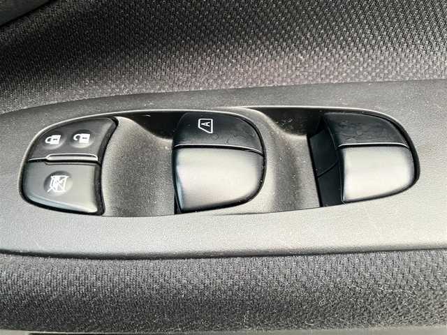 日産 セレナ ハイウェイS S HV Aセーフ 静岡県 2014(平26)年 6.8万km ブリリアントホワイトパール エンジンスタートボタン/パワースライドドア/パワーウィンドウ/取扱説明書/アイドリングストップ/スマートキー/スペアキー１本/Wオートエアコン/クルーズコントロール/フリップダウンモニター/純正ETC/純正SDナビ（CD/DVD/フルセグ）/全方位カメラ/三列シート/ウォークスルー/純正フロアマット/純正アルミホイール/左側パワースライドドア/右側スライドドア/ABS/横滑り防止装置/レーンキープアシスト/コーナーセンサー前後/オートライト/LEDヘッドライト/Wエアバック/衝突軽減システム