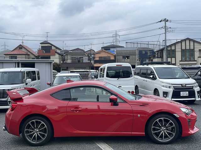 トヨタ ８６ GT 東京都 2016(平28)年 6.1万km ピュアレッド 純正メモリナビ/CD/DVD/BT/バックカメラ/ETC/TRDマフラー/HKSエアクリーナー/ROWANリアスポイラー/フルセグテレビ