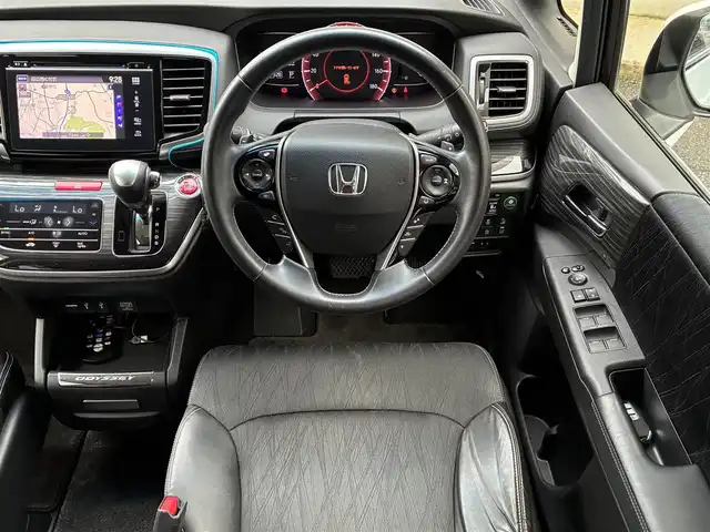 ホンダ オデッセイ アブソルート EX 京都府 2015(平27)年 7.5万km ホワイトオーキッドパール インターナビ/・マルチビューカメラ/・スマートパーキングアシストシステム/・フルセグTV/・CD/DVD再生/・HDMI/USB入力端子/・BT接続/リアエンターテイメントシステム/Bin ETC/社外ドラレコ/両側パワースライドドア/ホンダセンシング/・衝突軽減ブレーキ/・誤発進抑制機能/・先行車発進お知らせ機能/・車線維持支援システム/・標識認識機能/・路外逸脱抑制機能/・アダプティブクルーズコントロール/ハーフレザーシート/・運転席パワーシート/2列目シートオットマン付キャプテンシート/レザーステアリング/・パドルシフト/・ステアリモコン/トリプルゾーンフルオートエアコン/プッシュスタート/・スマートキー/LEDヘッドライト/・フォグランプ/純正18インチアルミホイール/純正ドアバイザー/純正フロアマット/車両保証書/車両取説