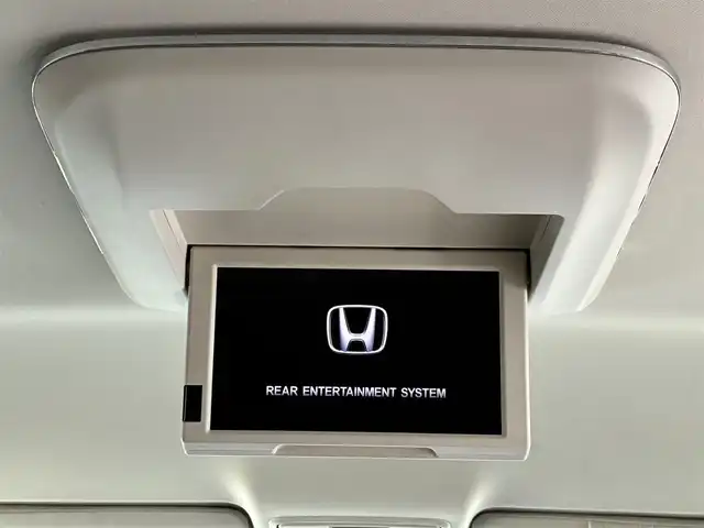 ホンダ オデッセイ アブソルート EX 京都府 2015(平27)年 7.5万km ホワイトオーキッドパール インターナビ/・マルチビューカメラ/・スマートパーキングアシストシステム/・フルセグTV/・CD/DVD再生/・HDMI/USB入力端子/・BT接続/リアエンターテイメントシステム/Bin ETC/社外ドラレコ/両側パワースライドドア/ホンダセンシング/・衝突軽減ブレーキ/・誤発進抑制機能/・先行車発進お知らせ機能/・車線維持支援システム/・標識認識機能/・路外逸脱抑制機能/・アダプティブクルーズコントロール/ハーフレザーシート/・運転席パワーシート/2列目シートオットマン付キャプテンシート/レザーステアリング/・パドルシフト/・ステアリモコン/トリプルゾーンフルオートエアコン/プッシュスタート/・スマートキー/LEDヘッドライト/・フォグランプ/純正18インチアルミホイール/純正ドアバイザー/純正フロアマット/車両保証書/車両取説