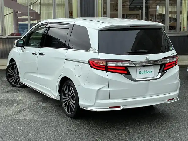 ホンダ オデッセイ アブソルート EX 京都府 2015(平27)年 7.5万km ホワイトオーキッドパール インターナビ/・マルチビューカメラ/・スマートパーキングアシストシステム/・フルセグTV/・CD/DVD再生/・HDMI/USB入力端子/・BT接続/リアエンターテイメントシステム/Bin ETC/社外ドラレコ/両側パワースライドドア/ホンダセンシング/・衝突軽減ブレーキ/・誤発進抑制機能/・先行車発進お知らせ機能/・車線維持支援システム/・標識認識機能/・路外逸脱抑制機能/・アダプティブクルーズコントロール/ハーフレザーシート/・運転席パワーシート/2列目シートオットマン付キャプテンシート/レザーステアリング/・パドルシフト/・ステアリモコン/トリプルゾーンフルオートエアコン/プッシュスタート/・スマートキー/LEDヘッドライト/・フォグランプ/純正18インチアルミホイール/純正ドアバイザー/純正フロアマット/車両保証書/車両取説