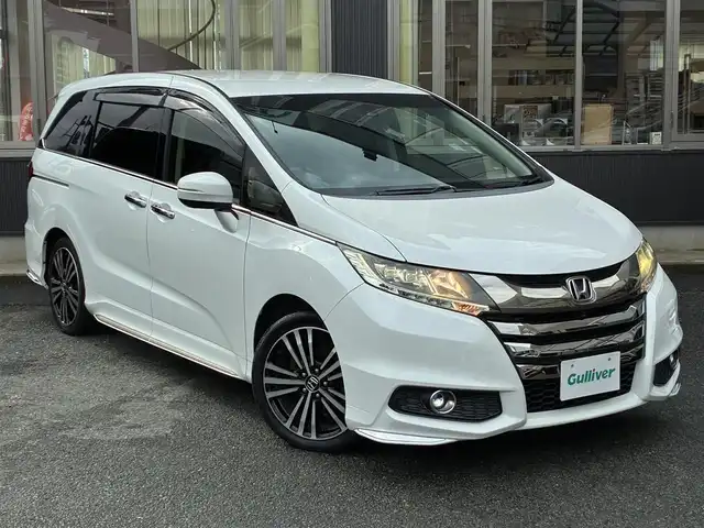 ホンダ オデッセイ アブソルート EX 京都府 2015(平27)年 7.5万km ホワイトオーキッドパール インターナビ/・マルチビューカメラ/・スマートパーキングアシストシステム/・フルセグTV/・CD/DVD再生/・HDMI/USB入力端子/・BT接続/リアエンターテイメントシステム/Bin ETC/社外ドラレコ/両側パワースライドドア/ホンダセンシング/・衝突軽減ブレーキ/・誤発進抑制機能/・先行車発進お知らせ機能/・車線維持支援システム/・標識認識機能/・路外逸脱抑制機能/・アダプティブクルーズコントロール/ハーフレザーシート/・運転席パワーシート/2列目シートオットマン付キャプテンシート/レザーステアリング/・パドルシフト/・ステアリモコン/トリプルゾーンフルオートエアコン/プッシュスタート/・スマートキー/LEDヘッドライト/・フォグランプ/純正18インチアルミホイール/純正ドアバイザー/純正フロアマット/車両保証書/車両取説