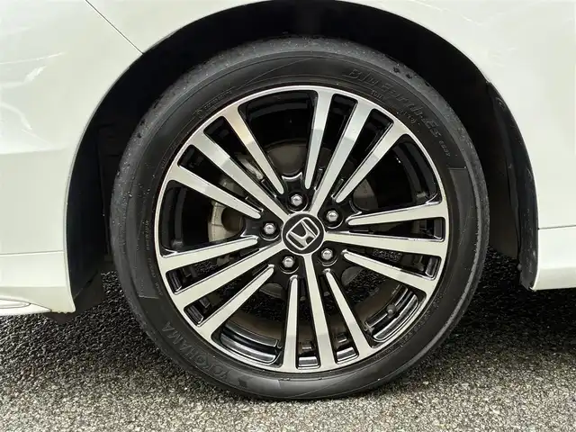 ホンダ オデッセイ アブソルート EX 京都府 2015(平27)年 7.5万km ホワイトオーキッドパール インターナビ/・マルチビューカメラ/・スマートパーキングアシストシステム/・フルセグTV/・CD/DVD再生/・HDMI/USB入力端子/・BT接続/リアエンターテイメントシステム/Bin ETC/社外ドラレコ/両側パワースライドドア/ホンダセンシング/・衝突軽減ブレーキ/・誤発進抑制機能/・先行車発進お知らせ機能/・車線維持支援システム/・標識認識機能/・路外逸脱抑制機能/・アダプティブクルーズコントロール/ハーフレザーシート/・運転席パワーシート/2列目シートオットマン付キャプテンシート/レザーステアリング/・パドルシフト/・ステアリモコン/トリプルゾーンフルオートエアコン/プッシュスタート/・スマートキー/LEDヘッドライト/・フォグランプ/純正18インチアルミホイール/純正ドアバイザー/純正フロアマット/車両保証書/車両取説