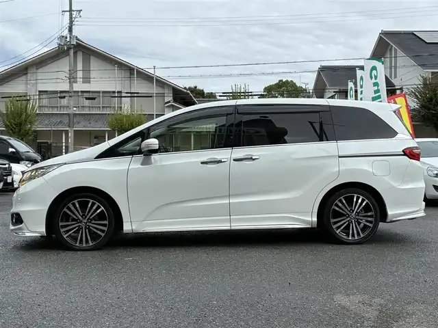 ホンダ オデッセイ アブソルート EX 京都府 2015(平27)年 7.5万km ホワイトオーキッドパール インターナビ/・マルチビューカメラ/・スマートパーキングアシストシステム/・フルセグTV/・CD/DVD再生/・HDMI/USB入力端子/・BT接続/リアエンターテイメントシステム/Bin ETC/社外ドラレコ/両側パワースライドドア/ホンダセンシング/・衝突軽減ブレーキ/・誤発進抑制機能/・先行車発進お知らせ機能/・車線維持支援システム/・標識認識機能/・路外逸脱抑制機能/・アダプティブクルーズコントロール/ハーフレザーシート/・運転席パワーシート/2列目シートオットマン付キャプテンシート/レザーステアリング/・パドルシフト/・ステアリモコン/トリプルゾーンフルオートエアコン/プッシュスタート/・スマートキー/LEDヘッドライト/・フォグランプ/純正18インチアルミホイール/純正ドアバイザー/純正フロアマット/車両保証書/車両取説