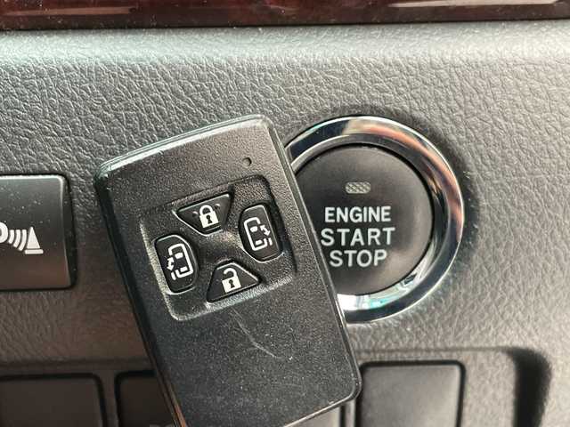 トヨタ ヴェルファイア 2．4Z 愛知県 2014(平26)年 8.3万km ブラック 純正ナビ/フリップダウンモニター/HIDヘッドライト/ETC/バックカメラ/両側パワースライドドア/純正アルミホイール/リアオートエアコン/ステアリングスイッチ/スマートキー/プッシュスタート