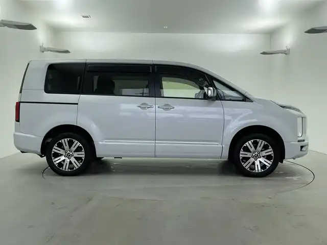三菱 デリカＤ：５ P 福井県 2023(令5)年 2.1万km ホワイトダイヤモンド ４WD/純正10.1インチナビ/【AM/FM/CD/DVD/Bluetooth/フルセグTV】/【USB】/マルチアラウンドモニター/ETC/両側パワースライドドア/パワーバックドア/パワーシート（運転席）/シートカバー/プッシュスタート/スマートキー/オートライト/LEDヘッドライド/ハンドルヒーター/シートヒーター（運転席/助手席）