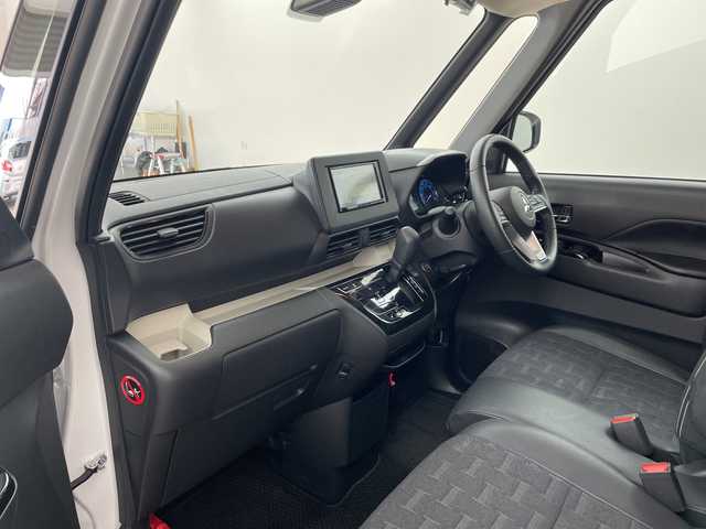 三菱 デリカミニ G プレミアム 兵庫県 2024(令6)年 1.4万km アメジストブラック/シルキーホワイト ・社外ナビ/Bluetooth/USB/AUX/・全方位カメラ/・ETC/・マイパイロット/・衝突軽減ブレーキ/・車線逸脱警報/・車線逸脱防止支援/・レーダークルーズコントロール/・オートハイビーム/・先行車発進お知らせ/・標識認識機能/・前後ソナー/・ふらつき警報/・両側パワースライドドア/・ハーフレザー/・前席シートヒーター/・ステアリングヒーター/・デジタルインナーミラー/・LEDヘッドライト/・ルーフレール/・純正15インチアルミホイール/・スマートキー