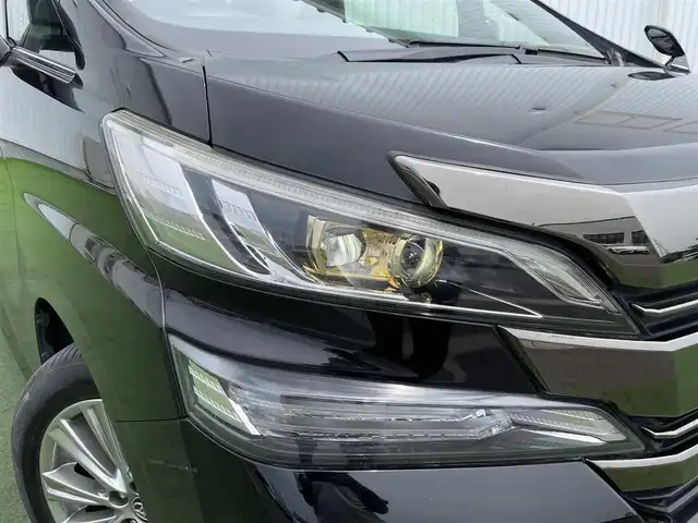トヨタ ヴェルファイア Z Aエディション ゴールデンアイズ 香川県 2017(平29)年 3.8万km ブラック 純正18インチAW/前後コーナーセンサー/電動リアゲート/両側パワースライドドア/１００V充電/オットマン/後席フリップダウンモニター/クルーズコントロール/バックカメラ/純正メモリナビ（CD/DVD/BT）/フルセグテレビ/Fフォグ/LEDヘッドライト/ビルトインETC/横滑り防止装置/盗難防止装置/ダブル＋サイドエアバッグ/カーテンエアバッグ/純正フロアマット
