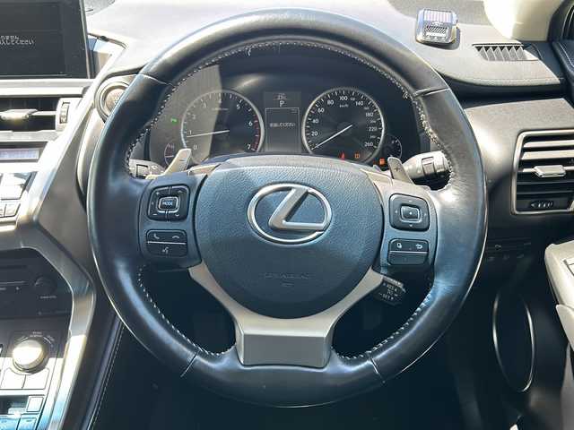 レクサス ＮＸ 200t バージョンL 道東・釧路十勝 2017(平29)年 6.8万km グラファイトブラックガラスフレーク ４ＷＤ/純正ＳＤナビ/　　【ＣＤ　ＤＶＤ　ＢＤ　ＢＴ　フルセグ　ＵＳＢ　ＡＵＸ】/バックカメラ/電動リアゲート/クルーズコントロール/ＬＥＤオートヘッドライト/レザーシート/シートヒーター/シートエアコン/パワーシート/純正18インチアルミホイール/アイドリングストップ/コーナーセンサー/ステアリングスイッチ/パドルシフト/ステアリングヒーター/フォグランプ/スマートキー/ＥＴＣ