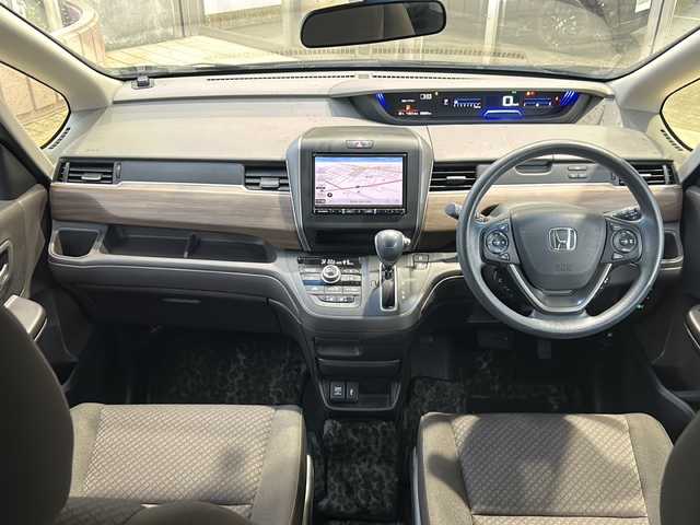 ホンダ フリード＋ G ホンダセンシング 静岡県 2020(令2)年 5.9万km ミッドナイトブルービームM 社外9型メモリーナビ/・CD/DVD/・SD/MSV/・FM/AM/・Bluetooth/・USB/・フルセグTV/主要装備/・両側パワースライドドア/・スマートキー/・プッシュスタート/・レーンキープアシスト/・LEDヘッドライト/・ホンダセンシング/・ビルトインETC/・運転席＆助手席シートヒーター/ ・プラズマクラスターAAC