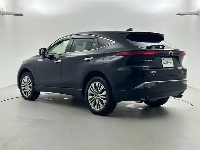 トヨタ ハリアー ハイブリッド Z レザーパッケージ 福井県 2021(令3)年 2.5万km ブラック 純正ディスプレイオーディオ/【Bluetooth/MiraCast/USB/AUX/AM/FM】/JBLサウンドシステム/バックカメラ /衝突軽減ブレーキ/ブラインドスポットモニター/ヘッドアップディスプレイ/レーンキープアシスト/デジタルインナーミラー/ハーフレザーシート/パワーシート （運転席/助手席）/メモリーシート（運転席）/シートヒーター （運転席/助手席）/エアーシート/革巻きステアリング/ステアリングヒーター/ステアリングチルド機構/パワーバックドア/ウィンカー付き電動格納式ミラー/LEDヘッドライド/フォグランプ/オートライト /オートマチックハイビーム/コーナーセンサー/純正１９インチアルミ
