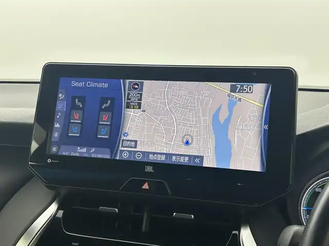 トヨタ ハリアー ハイブリッド Z レザーパッケージ 福井県 2021(令3)年 2.5万km ブラック 純正ディスプレイオーディオ/【Bluetooth/MiraCast/USB/AUX/AM/FM】/JBLサウンドシステム/バックカメラ /衝突軽減ブレーキ/ブラインドスポットモニター/ヘッドアップディスプレイ/レーンキープアシスト/デジタルインナーミラー/ハーフレザーシート/パワーシート （運転席/助手席）/メモリーシート（運転席）/シートヒーター （運転席/助手席）/エアーシート/革巻きステアリング/ステアリングヒーター/ステアリングチルド機構/パワーバックドア/ウィンカー付き電動格納式ミラー/LEDヘッドライド/フォグランプ/オートライト /オートマチックハイビーム/コーナーセンサー/純正１９インチアルミ