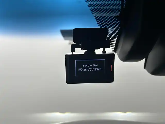 トヨタ ハリアー ハイブリッド Z レザーパッケージ 福井県 2021(令3)年 2.5万km ブラック 純正ディスプレイオーディオ/【Bluetooth/MiraCast/USB/AUX/AM/FM】/JBLサウンドシステム/バックカメラ /衝突軽減ブレーキ/ブラインドスポットモニター/ヘッドアップディスプレイ/レーンキープアシスト/デジタルインナーミラー/ハーフレザーシート/パワーシート （運転席/助手席）/メモリーシート（運転席）/シートヒーター （運転席/助手席）/エアーシート/革巻きステアリング/ステアリングヒーター/ステアリングチルド機構/パワーバックドア/ウィンカー付き電動格納式ミラー/LEDヘッドライド/フォグランプ/オートライト /オートマチックハイビーム/コーナーセンサー/純正１９インチアルミ
