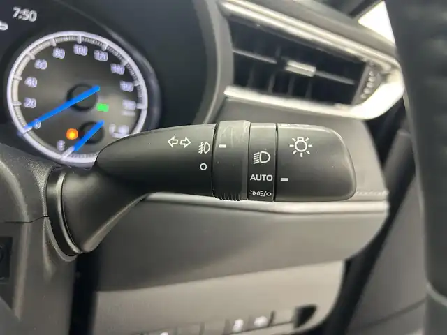 トヨタ ハリアー ハイブリッド Z レザーパッケージ 福井県 2021(令3)年 2.5万km ブラック 純正ディスプレイオーディオ/【Bluetooth/MiraCast/USB/AUX/AM/FM】/JBLサウンドシステム/バックカメラ /衝突軽減ブレーキ/ブラインドスポットモニター/ヘッドアップディスプレイ/レーンキープアシスト/デジタルインナーミラー/ハーフレザーシート/パワーシート （運転席/助手席）/メモリーシート（運転席）/シートヒーター （運転席/助手席）/エアーシート/革巻きステアリング/ステアリングヒーター/ステアリングチルド機構/パワーバックドア/ウィンカー付き電動格納式ミラー/LEDヘッドライド/フォグランプ/オートライト /オートマチックハイビーム/コーナーセンサー/純正１９インチアルミ