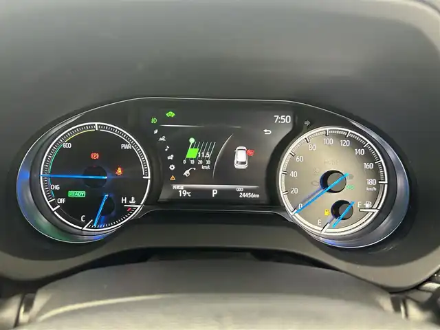 トヨタ ハリアー ハイブリッド Z レザーパッケージ 福井県 2021(令3)年 2.5万km ブラック 純正ディスプレイオーディオ/【Bluetooth/MiraCast/USB/AUX/AM/FM】/JBLサウンドシステム/バックカメラ /衝突軽減ブレーキ/ブラインドスポットモニター/ヘッドアップディスプレイ/レーンキープアシスト/デジタルインナーミラー/ハーフレザーシート/パワーシート （運転席/助手席）/メモリーシート（運転席）/シートヒーター （運転席/助手席）/エアーシート/革巻きステアリング/ステアリングヒーター/ステアリングチルド機構/パワーバックドア/ウィンカー付き電動格納式ミラー/LEDヘッドライド/フォグランプ/オートライト /オートマチックハイビーム/コーナーセンサー/純正１９インチアルミ