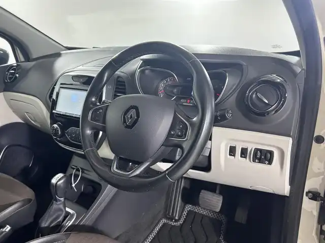 ルノー キャプチャー インテンス 佐賀県 2020(令2)年 7.5万km ベージュ 社外7インチナビ/フルセグTV/DVD/Bluetooth/バックカメラ/クルーズコントロール/オートライト/パーキングソナー/LEDヘッドライト/フォグライト/前方ドライブレコーダー/ETC/ステアリングスイッチ/ハーフレザーシート/純正17インチアルミホイール/スマートキー/電動格納ミラー/純正ドアバイザー/ISOFIX対応シート/プッシュスタート/スマートキー