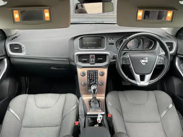 ボルボ Ｖ４０ クロスカントリー T5 AWD 青森県 2014(平26)年 7.2万km ブラックサファイアメタリック アクティブクルーズコントロール/BLIS/パワーシート/シートメモリー/シートヒーター/コーナーセンサー/純正ナビ/（Bluetooth/AM/FM）/スマートキー/ダウンヒルアシスト/レーンキープ/前方衝突警告/ETC/オートライト/リアガラスヒーター/ルーフレール/エンジンプッシュスターター/ABS/純正１７インチＡＷ/社外アルミホール冬タイヤ積み込み/取扱説明書/保証書