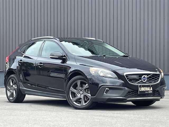ボルボ Ｖ４０ クロスカントリー T5 AWD 青森県 2014(平26)年 7.2万km ブラックサファイアメタリック アクティブクルーズコントロール/BLIS/パワーシート/シートメモリー/シートヒーター/コーナーセンサー/純正ナビ/（Bluetooth/AM/FM）/スマートキー/ダウンヒルアシスト/レーンキープ/前方衝突警告/ETC/オートライト/リアガラスヒーター/ルーフレール/エンジンプッシュスターター/ABS/純正１７インチＡＷ/社外アルミホール冬タイヤ積み込み/取扱説明書/保証書
