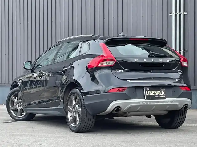 ボルボ Ｖ４０ クロスカントリー T5 AWD 青森県 2014(平26)年 7.2万km ブラックサファイアメタリック アクティブクルーズコントロール/BLIS/パワーシート/シートメモリー/シートヒーター/コーナーセンサー/純正ナビ/（Bluetooth/AM/FM）/スマートキー/ダウンヒルアシスト/レーンキープ/前方衝突警告/ETC/オートライト/リアガラスヒーター/ルーフレール/エンジンプッシュスターター/ABS/純正１７インチＡＷ/社外アルミホール冬タイヤ積み込み/取扱説明書/保証書
