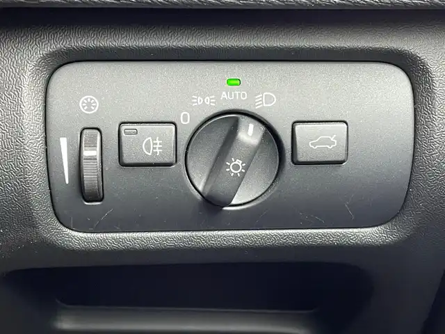 ボルボ Ｖ４０ クロスカントリー T5 AWD 青森県 2014(平26)年 7.2万km ブラックサファイアメタリック アクティブクルーズコントロール/BLIS/パワーシート/シートメモリー/シートヒーター/コーナーセンサー/純正ナビ/（Bluetooth/AM/FM）/スマートキー/ダウンヒルアシスト/レーンキープ/前方衝突警告/ETC/オートライト/リアガラスヒーター/ルーフレール/エンジンプッシュスターター/ABS/純正１７インチＡＷ/社外アルミホール冬タイヤ積み込み/取扱説明書/保証書