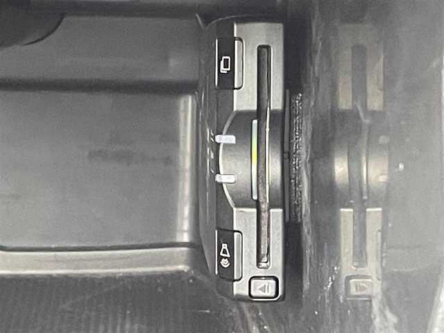 ボルボ Ｖ４０ クロスカントリー T5 AWD 青森県 2014(平26)年 7.2万km ブラックサファイアメタリック アクティブクルーズコントロール/BLIS/パワーシート/シートメモリー/シートヒーター/コーナーセンサー/純正ナビ/（Bluetooth/AM/FM）/スマートキー/ダウンヒルアシスト/レーンキープ/前方衝突警告/ETC/オートライト/リアガラスヒーター/ルーフレール/エンジンプッシュスターター/ABS/純正１７インチＡＷ/社外アルミホール冬タイヤ積み込み/取扱説明書/保証書