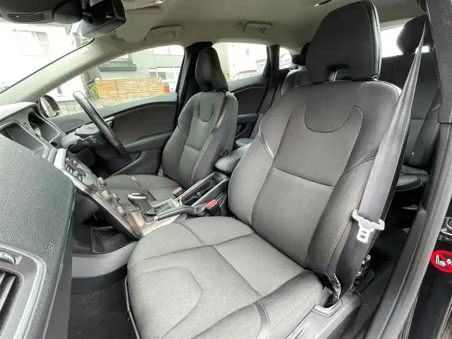 ボルボ Ｖ４０ クロスカントリー T5 AWD 青森県 2014(平26)年 7.2万km ブラックサファイアメタリック アクティブクルーズコントロール/BLIS/パワーシート/シートメモリー/シートヒーター/コーナーセンサー/純正ナビ/（Bluetooth/AM/FM）/スマートキー/ダウンヒルアシスト/レーンキープ/前方衝突警告/ETC/オートライト/リアガラスヒーター/ルーフレール/エンジンプッシュスターター/ABS/純正１７インチＡＷ/社外アルミホール冬タイヤ積み込み/取扱説明書/保証書