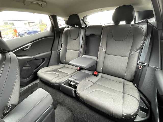 ボルボ Ｖ４０ クロスカントリー T5 AWD 青森県 2014(平26)年 7.2万km ブラックサファイアメタリック アクティブクルーズコントロール/BLIS/パワーシート/シートメモリー/シートヒーター/コーナーセンサー/純正ナビ/（Bluetooth/AM/FM）/スマートキー/ダウンヒルアシスト/レーンキープ/前方衝突警告/ETC/オートライト/リアガラスヒーター/ルーフレール/エンジンプッシュスターター/ABS/純正１７インチＡＷ/社外アルミホール冬タイヤ積み込み/取扱説明書/保証書