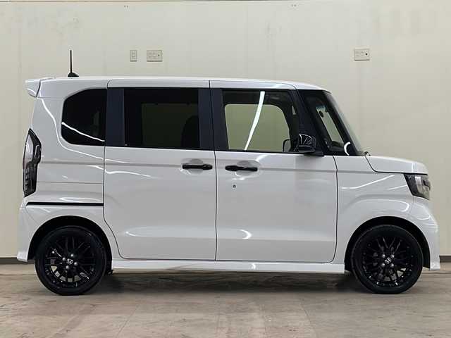 ホンダ Ｎ ＢＯＸ カスタム L ターボ スタイル+ブラック 道央・札幌 2023(令5)年 0.8万km プラチナホワイトパール /純正メモリーナビ//バックカメラ//地デジ//ハーフレザーシート//両側パワースライドドア//衝突軽減ブレーキ//スマートキー×2本//ETC//純正エンジンスターター//前後ドライブレコーダー//純正ドアバイザー//純正フロアマット//保証書//取扱説明書