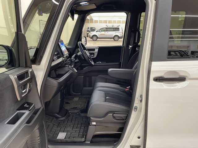 ホンダ Ｎ ＢＯＸ カスタム L ターボ スタイル+ブラック 道央・札幌 2023(令5)年 0.8万km プラチナホワイトパール /純正メモリーナビ//バックカメラ//地デジ//ハーフレザーシート//両側パワースライドドア//衝突軽減ブレーキ//スマートキー×2本//ETC//純正エンジンスターター//前後ドライブレコーダー//純正ドアバイザー//純正フロアマット//保証書//取扱説明書