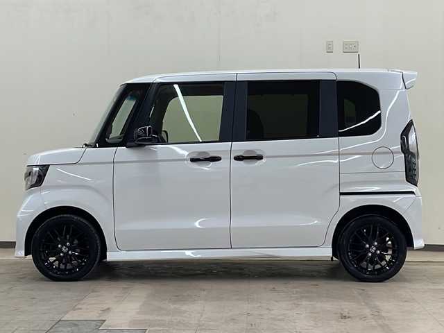 ホンダ Ｎ ＢＯＸ カスタム L ターボ スタイル+ブラック 道央・札幌 2023(令5)年 0.8万km プラチナホワイトパール /純正メモリーナビ//バックカメラ//地デジ//ハーフレザーシート//両側パワースライドドア//衝突軽減ブレーキ//スマートキー×2本//ETC//純正エンジンスターター//前後ドライブレコーダー//純正ドアバイザー//純正フロアマット//保証書//取扱説明書