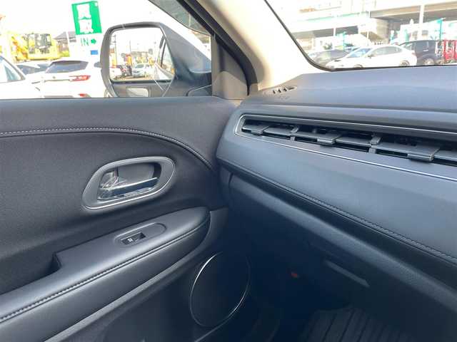 ホンダ ヴェゼル ハイブリッド Z ホンダセンシング 石川県 2020(令2)年 6.7万km プラチナホワイトパール 4WD/純正8型ナビ/CD/DVD/フルセグTV/バックカメラ/LEDヘッドライト/ETC/スマートキー/プッシュスタート/電動ミラー/ホンダセンシング/レーダークルーズ/ハーフレザーシート/ドライブレコーダー/保証書
