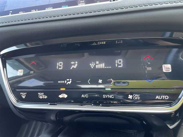 ホンダ ヴェゼル ハイブリッド Z ホンダセンシング 石川県 2020(令2)年 6.7万km プラチナホワイトパール 4WD/純正8型ナビ/CD/DVD/フルセグTV/バックカメラ/LEDヘッドライト/ETC/スマートキー/プッシュスタート/電動ミラー/ホンダセンシング/レーダークルーズ/ハーフレザーシート/ドライブレコーダー/保証書