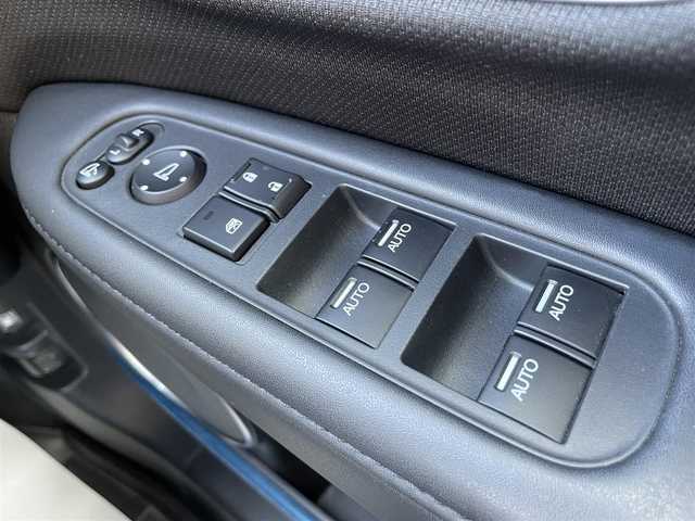ホンダ ヴェゼル ハイブリッド Z ホンダセンシング 石川県 2020(令2)年 6.7万km プラチナホワイトパール 4WD/純正8型ナビ/CD/DVD/フルセグTV/バックカメラ/LEDヘッドライト/ETC/スマートキー/プッシュスタート/電動ミラー/ホンダセンシング/レーダークルーズ/ハーフレザーシート/ドライブレコーダー/保証書