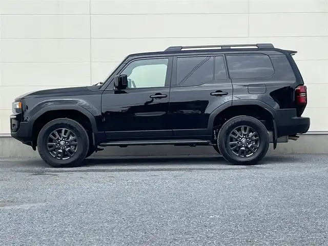 トヨタ ランドクルーザー ２５０ VX 茨城県 2024(令6)年 0.2万km ブラック ワンオーナー/純正メモリーナビ/全方位カメラ/フルセグテレビ/デジタルインナーミラー/セーフティセンス/サンルーフ/黒レザーシート/パワーバックドア/三眼LEDヘッドライト/ルーフレール/シートヒーター/エアーシート/ハンドルヒーター/ダウンヒルアシスト/ETC2.0