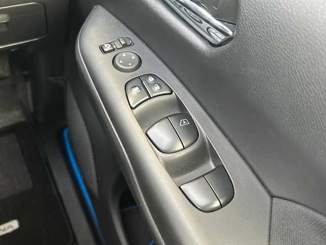 日産 セレナ e－パワー ハイウェイスター V 静岡県 2023(令5)年 3.1万km ブリリアントホワイトパール 純正ナビ/・iPod/・SD/・FM/AM/・フルセグTV/・USB/・Bluetooth/・CD/DVD/・SD録音/主要装備/・アラウンドビューモニター/・後席フリップダウンモニター/・ドライブレコーダー/・デジタルインナーミラー/・プロパイロット/・ハンズフリーパワスラ/・前席シートヒーター/・ステアリングヒーター/・オートライト/・サイドカーテンエアバッグ/・エマージェンシーブレーキ/・リアエアコン