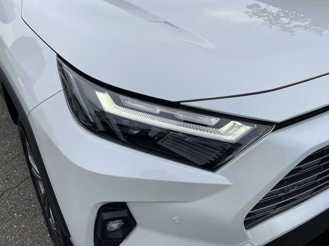 トヨタ ＲＡＶ４ 福井県 2024(令6)年 1.9万km プラチナホワイトパールマイカ ワンオーナー /パノラマルーフ/4WD/純正メモリナビゲーション/(Bluetooth)/フルセグテレビ /360°カメラ/黒革シート/プリクラッシュセーフティ/アダプティブクルーズコントロール/ブラインドスポットモニター/レーンキープアシスト/D席パワーシート /（シートメモリ付き）/USBポート/充電ポート/ETC2.0/ルーフレール/デジタルインナーミラー/純正18インチアルミホイール/LEDヘッドライト/LEDフォグランプ/クリアランスソナー /シートヒーター /エアーシート/スタリングヒーラー/オートハイビーム/オートライト/ステアリングリモコン/プッシュスタート/スマートキー/保証書/取扱説明書
