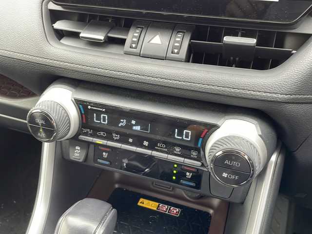 トヨタ ＲＡＶ４ 福井県 2024(令6)年 1.9万km プラチナホワイトパールマイカ ワンオーナー /パノラマルーフ/4WD/純正メモリナビゲーション/(Bluetooth)/フルセグテレビ /360°カメラ/黒革シート/プリクラッシュセーフティ/アダプティブクルーズコントロール/ブラインドスポットモニター/レーンキープアシスト/D席パワーシート /（シートメモリ付き）/USBポート/充電ポート/ETC2.0/ルーフレール/デジタルインナーミラー/純正18インチアルミホイール/LEDヘッドライト/LEDフォグランプ/クリアランスソナー /シートヒーター /エアーシート/スタリングヒーラー/オートハイビーム/オートライト/ステアリングリモコン/プッシュスタート/スマートキー/保証書/取扱説明書