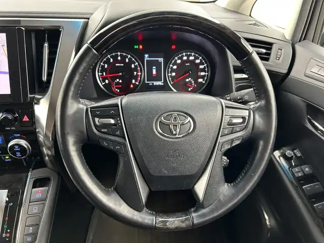 トヨタ アルファード S Cパッケージ 三重県 2021(令3)年 5.2万km ホワイトパールクリスタルシャイン /禁煙車//純正ディスプレイオーディオ//マップ・TVキット//TVキャンセラー//純正フリップダウンモニター//両側パワースライドドア//フルセグ//パワーバックドア//パワーシート//シートヒーター//シートベンチレーション//バックカメラ//トヨタセーフティセンス//3眼LEDヘッドランプ//シーケンシャルターンランプ//ビルトインETC//純正ドライブレコーダー//レーダークルーズ//オートハイビーム//ステアイングヒーター//横滑り防止//クリアランスソナー//ウッドコンビステアリング//ステアリングスイッチ//100v電源//USB端子