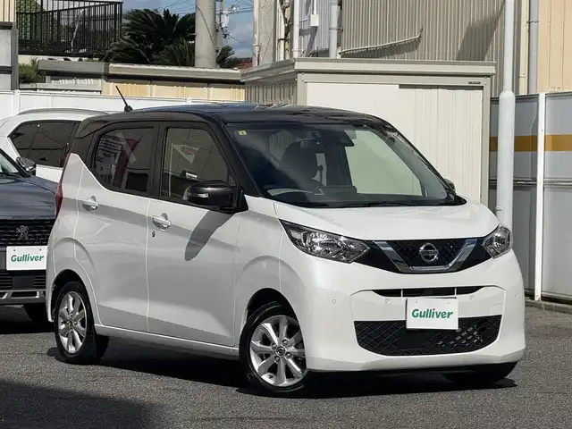 日産 デイズ X 愛知県 2023(令5)年 0.8万km パールⅡ /禁煙//ワンオーナー//純正9インチディスプレイオーディオ//BT/USB/iPod/HDMI/AM/FM//AndroidAuto/AppleCarPlay//インテリジェントアラウンドビューモニター//純正ドライブレコーダー//エマージェンシーブレーキ//クリアランスソナー//車線逸脱防止警報//標識認識//先行車発進お知らせ//ふらつき警報//横滑り防止//アイドリングストップ//オートリトラウィンカーミラー//オートライト//スマートキー//プッシュスタート//ベンチシート//ステアリングスイッチ//ヘッドライトレベライザー//ISOFIX//純正14AW//純正フロアマット//保証書//取扱説明書//ディーラー記録簿//スペアキー